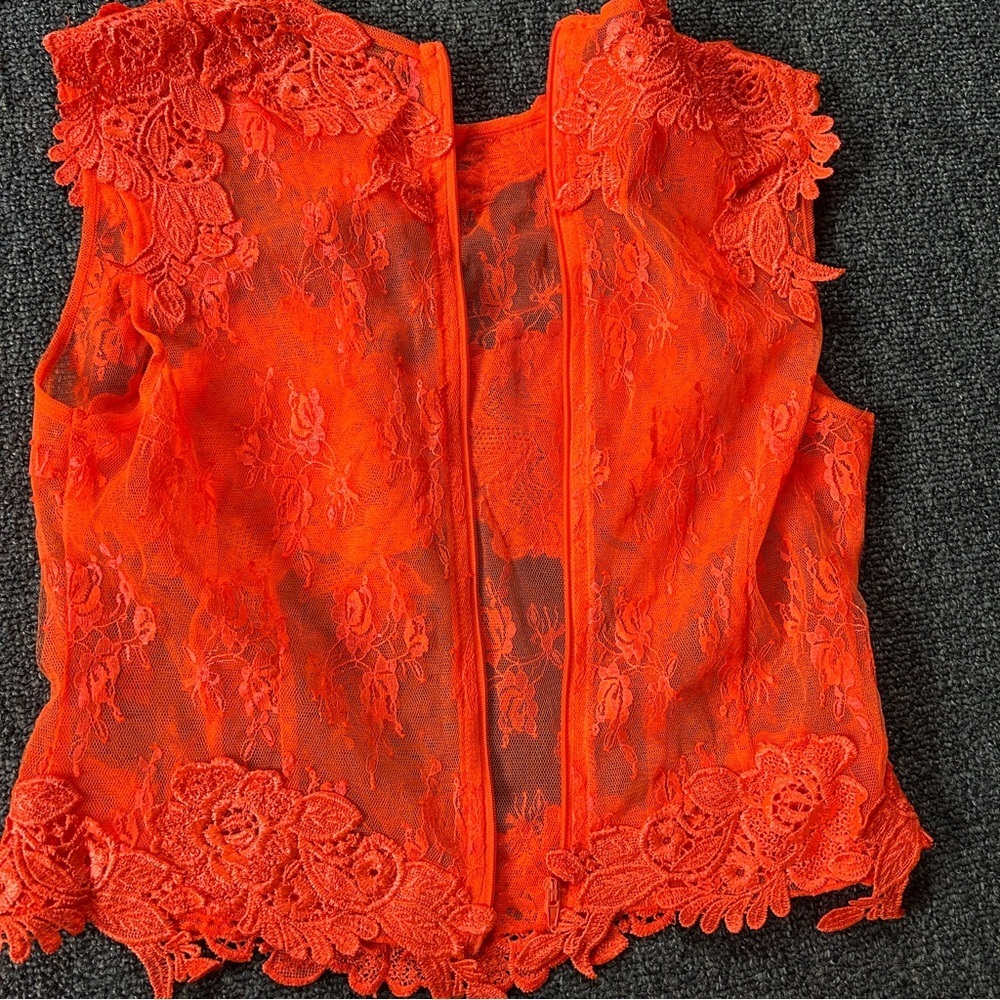 AKIRA Orange Red Label Back Zip Up Floral Lace Blouse Size Small - Picture 4 of 5